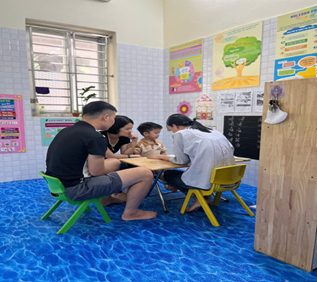 Tại sao phụ huynh cần biết các mốc phát triển của trẻ và vai trò của chúng trong can thiệp?