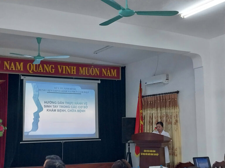 Bệnh viện Chỉnh hình và PHCN Tam Điệp: Tổ chức tập huấn và phát động vệ sinh tay năm 2025