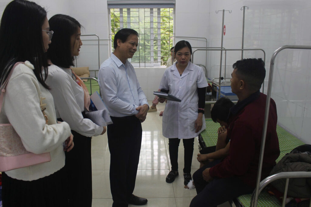 Bảo Hiểm Xã Hội cơ sở Tam Điệp thăm và tặng quà Tết cho bệnh nhân khó khăn